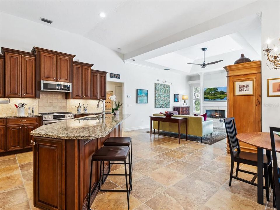 Kitchen with breakfast bar