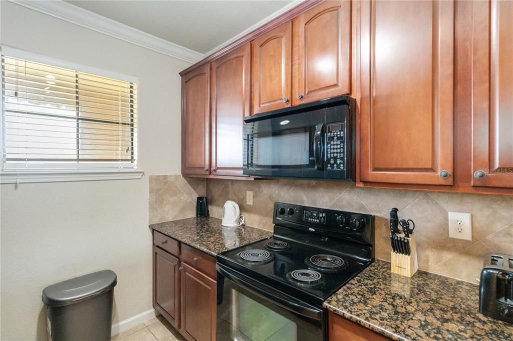 For Sale: $199,900 (2 beds, 2 baths, 1039 Square Feet)