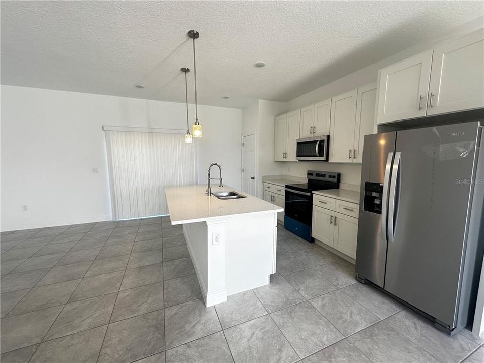 For Rent: $2,100 (3 beds, 2 baths, 1514 Square Feet)