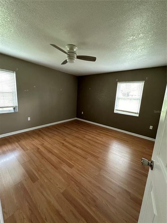 For Rent: $2,000 (3 beds, 2 baths, 1915 Square Feet)