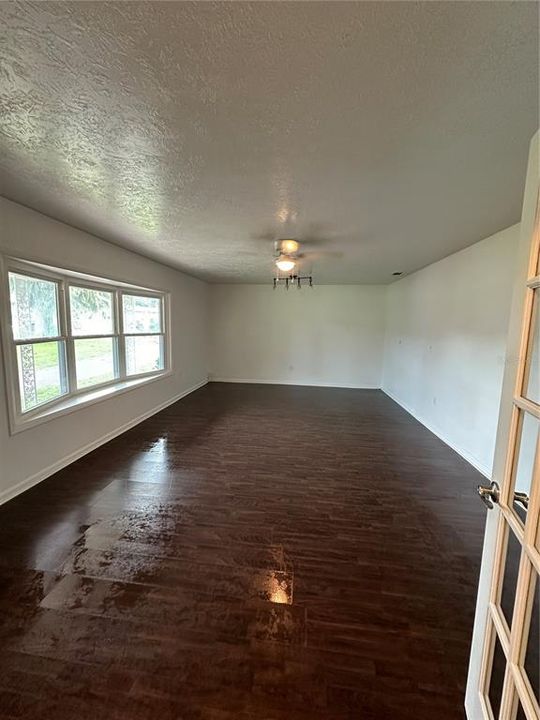 For Rent: $2,000 (3 beds, 2 baths, 1915 Square Feet)