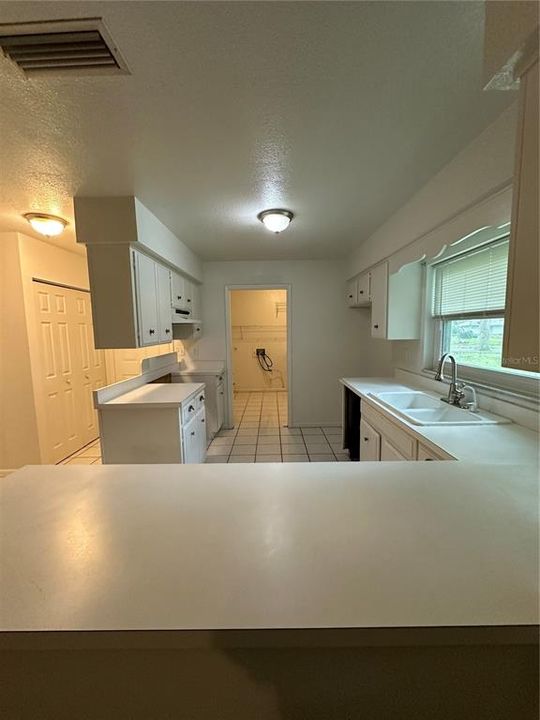 For Rent: $2,000 (3 beds, 2 baths, 1915 Square Feet)