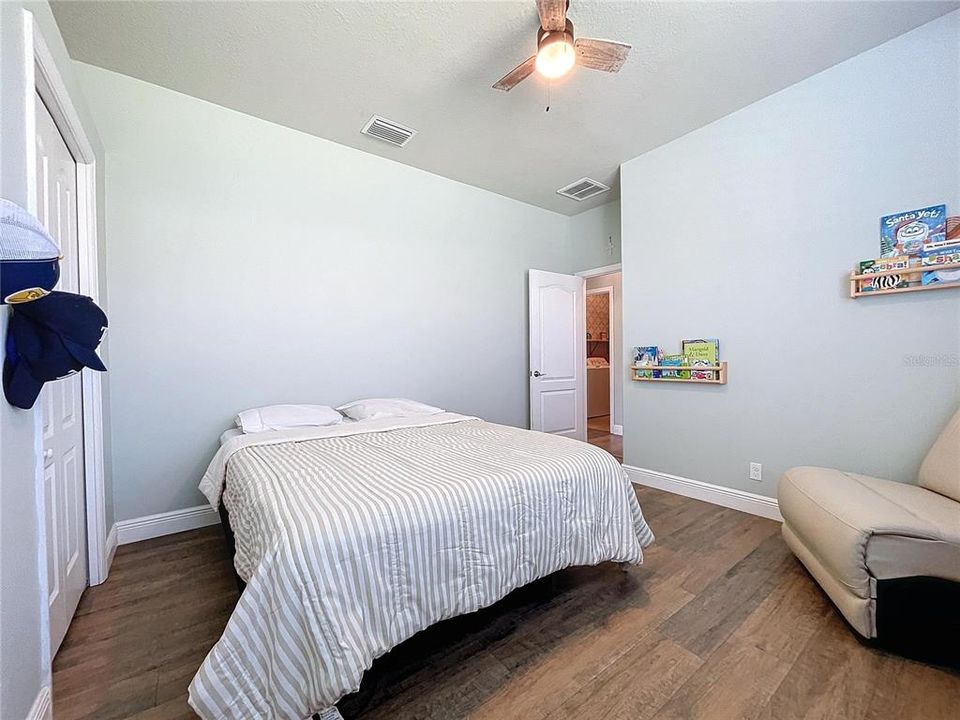 For Sale: $375,000 (3 beds, 2 baths, 1952 Square Feet)