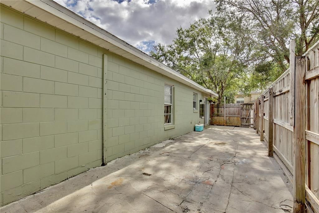 For Sale: $299,000 (3 beds, 2 baths, 1030 Square Feet)