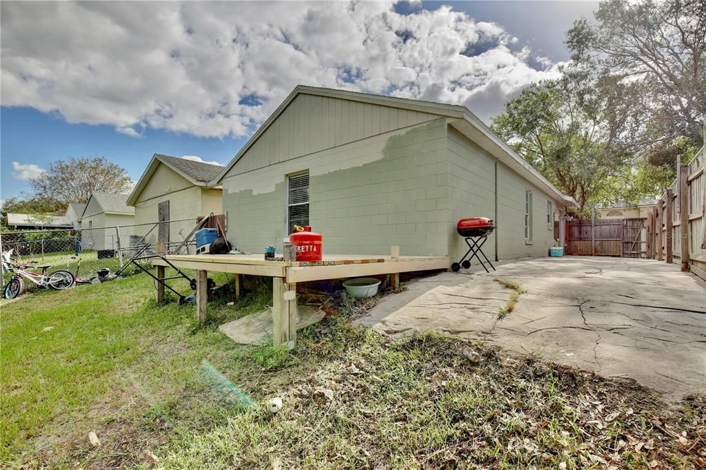 For Sale: $299,000 (3 beds, 2 baths, 1030 Square Feet)