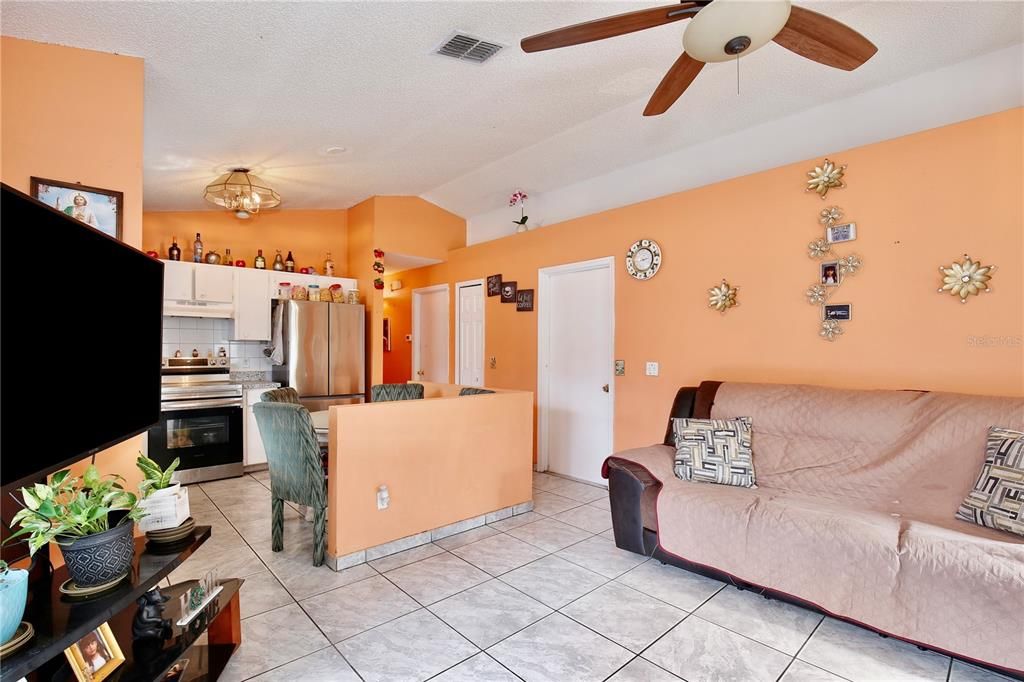 For Sale: $299,000 (3 beds, 2 baths, 1030 Square Feet)