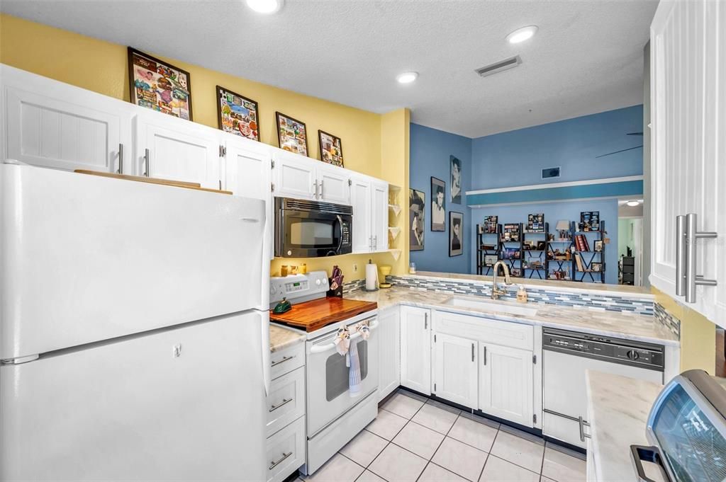 Active With Contract: $289,500 (2 beds, 2 baths, 1132 Square Feet)