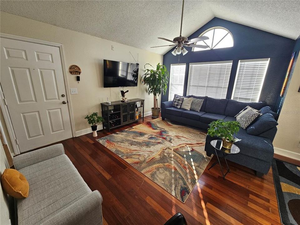 For Sale: $224,900 (2 beds, 2 baths, 934 Square Feet)