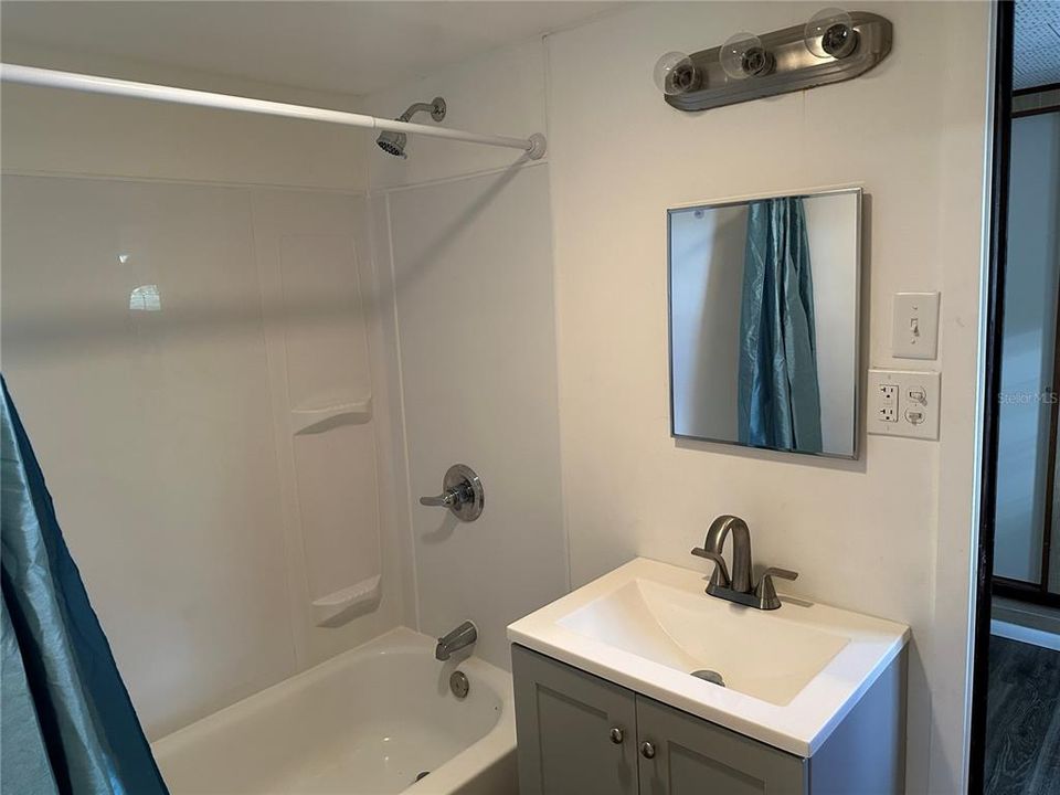 For Sale: $90,000 (2 beds, 1 baths, 760 Square Feet)