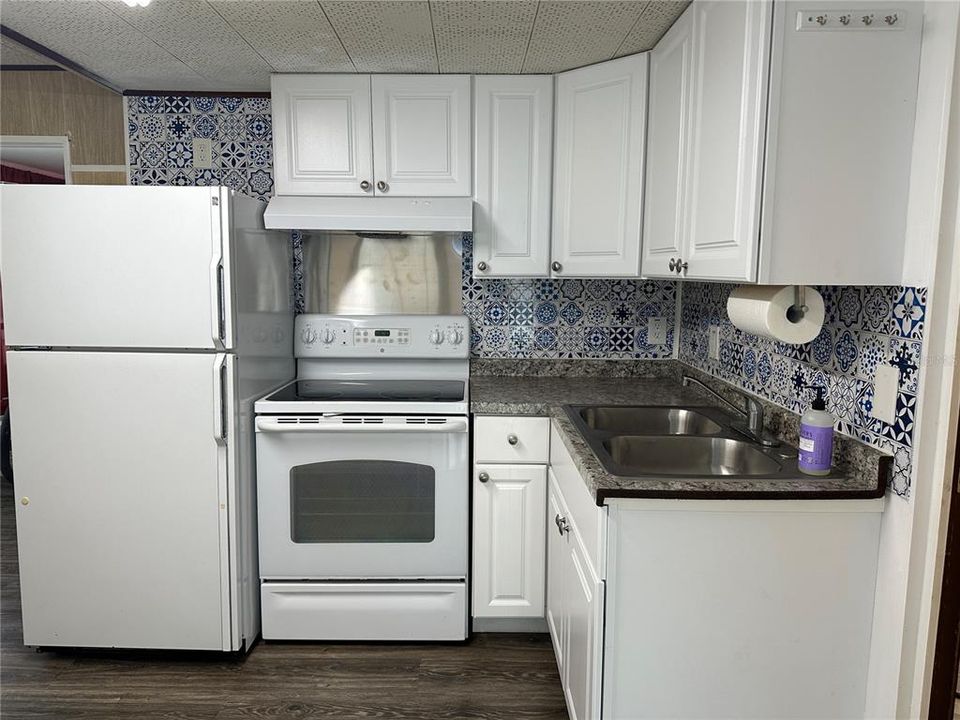 For Sale: $90,000 (2 beds, 1 baths, 760 Square Feet)