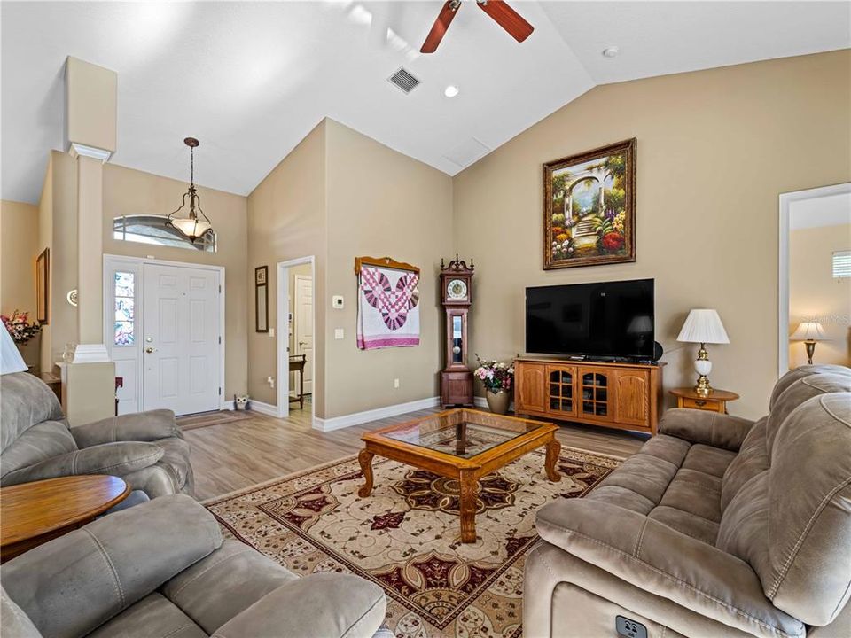 For Sale: $450,000 (3 beds, 2 baths, 1920 Square Feet)