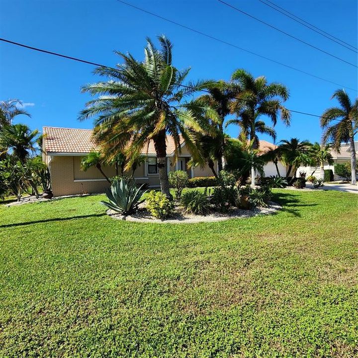 For Sale: $585,000 (3 beds, 2 baths, 1719 Square Feet)