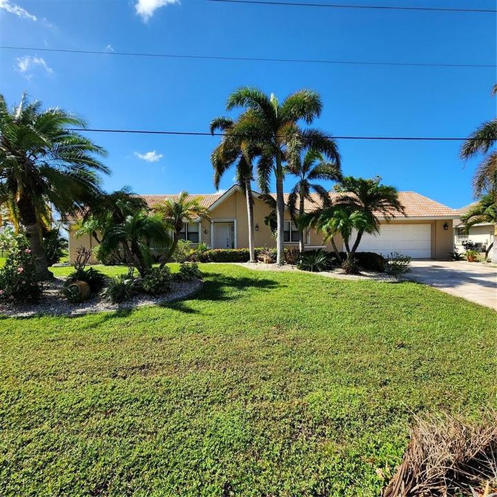 For Sale: $585,000 (3 beds, 2 baths, 1719 Square Feet)