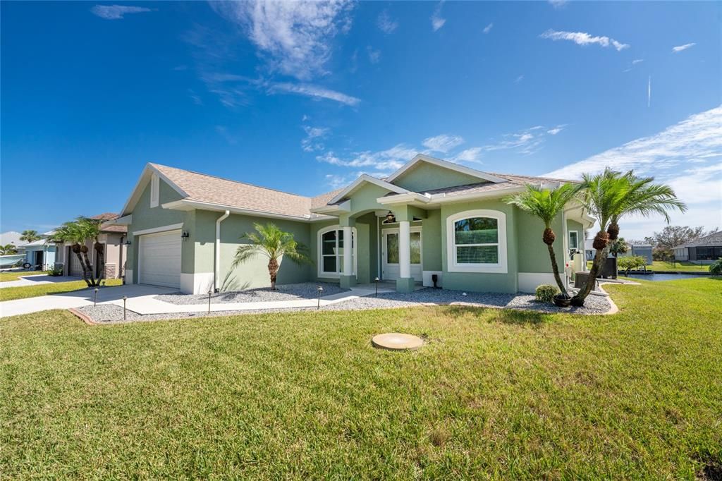 For Sale: $649,900 (3 beds, 2 baths, 1783 Square Feet)