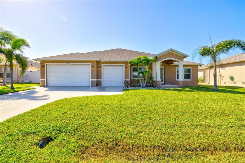 For Sale: $838,900 (4 beds, 2 baths, 2087 Square Feet)