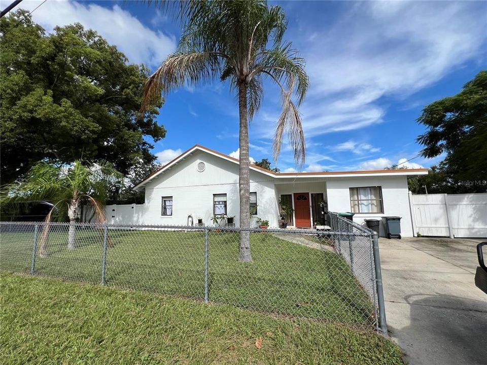 For Sale: $450,000 (4 beds, 2 baths, 1770 Square Feet)