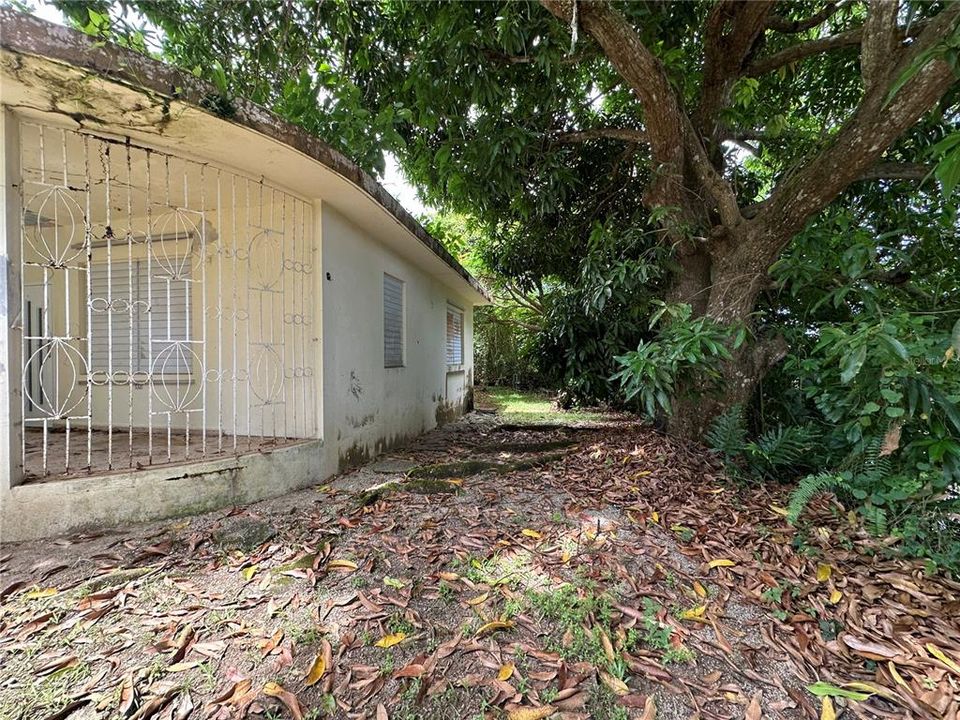 For Sale: $125,000 (3 beds, 2 baths, 1357 Square Feet)