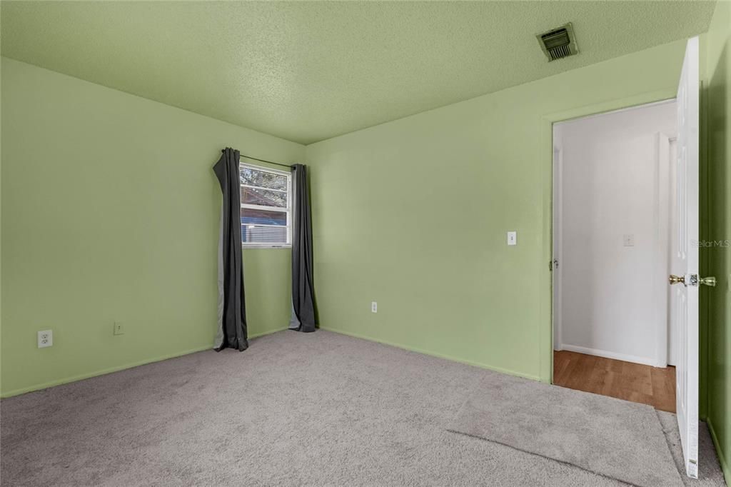 For Sale: $335,000 (3 beds, 1 baths, 1032 Square Feet)