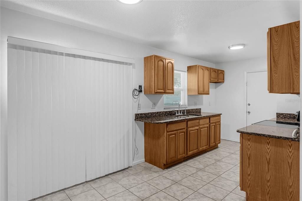 For Sale: $335,000 (3 beds, 1 baths, 1032 Square Feet)