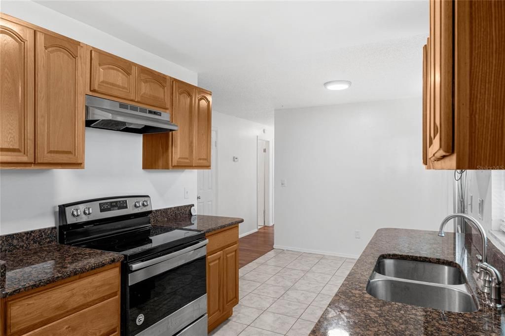 For Sale: $335,000 (3 beds, 1 baths, 1032 Square Feet)