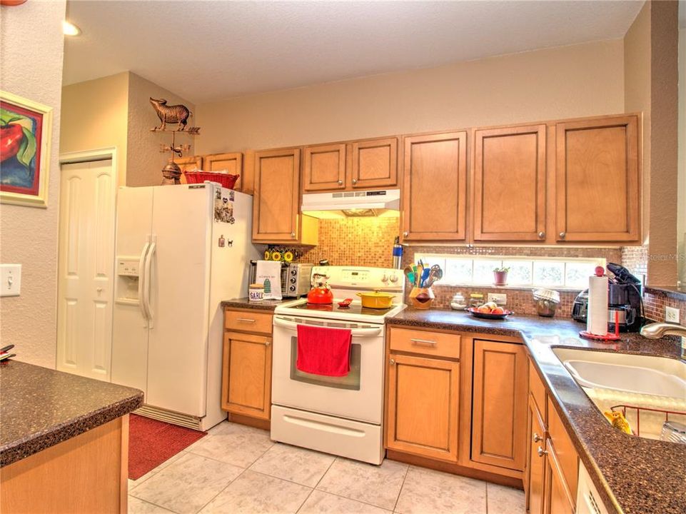 For Sale: $169,900 (2 beds, 2 baths, 1148 Square Feet)