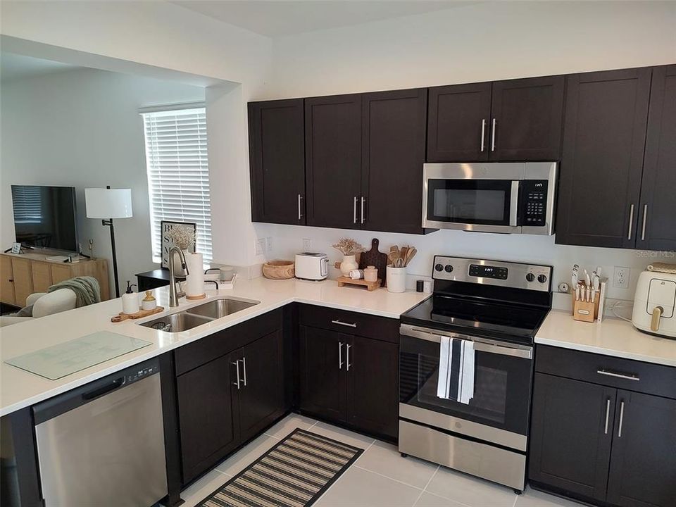 For Sale: $289,900 (2 beds, 2 baths, 1235 Square Feet)