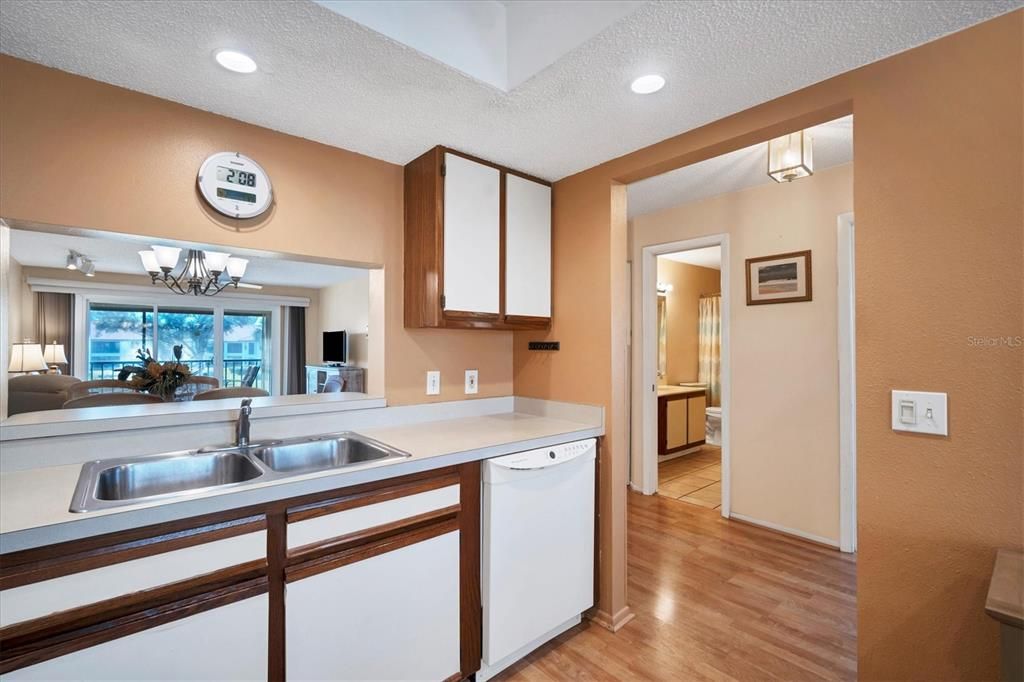 For Sale: $239,900 (2 beds, 2 baths, 1115 Square Feet)