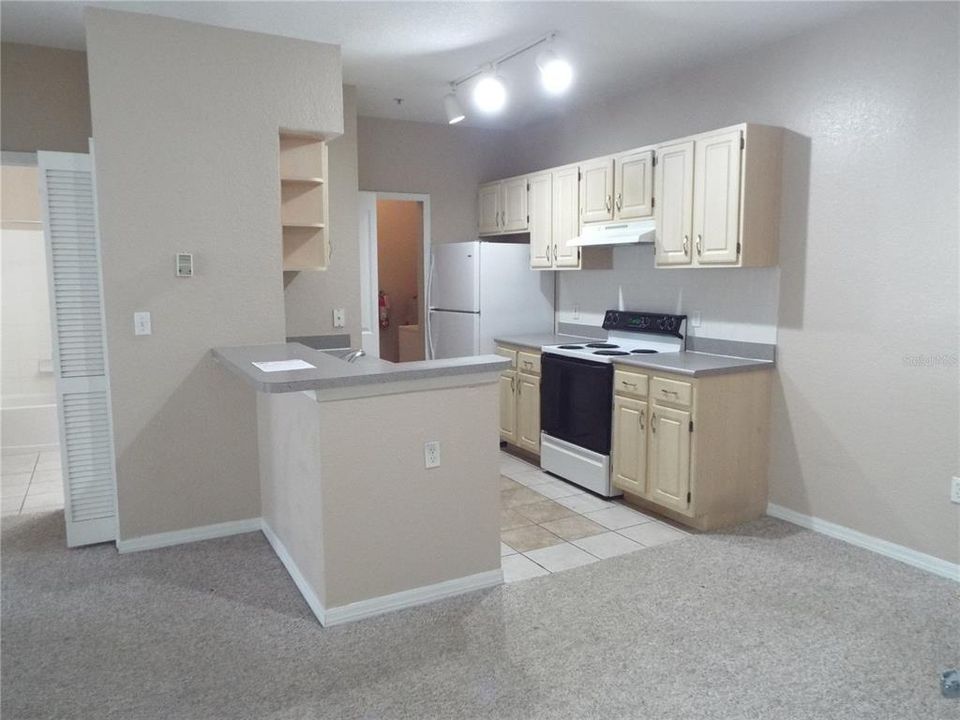 For Rent: $1,425 (1 beds, 1 baths, 712 Square Feet)