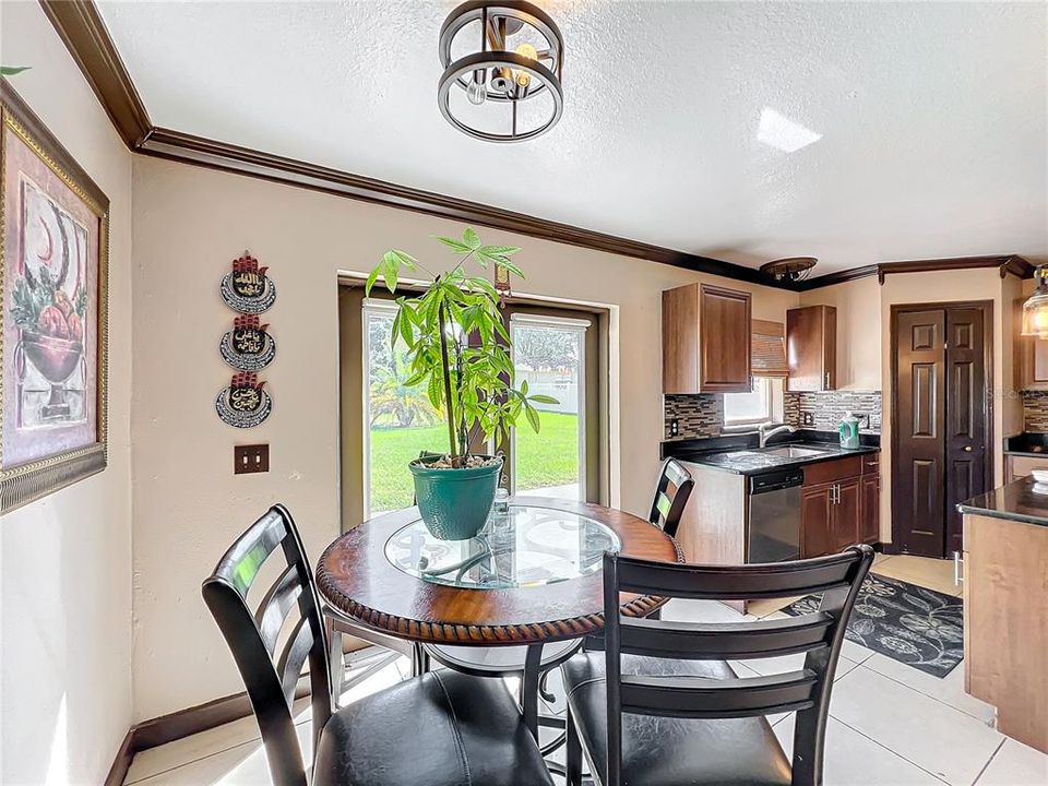 breakfast area off kitchen