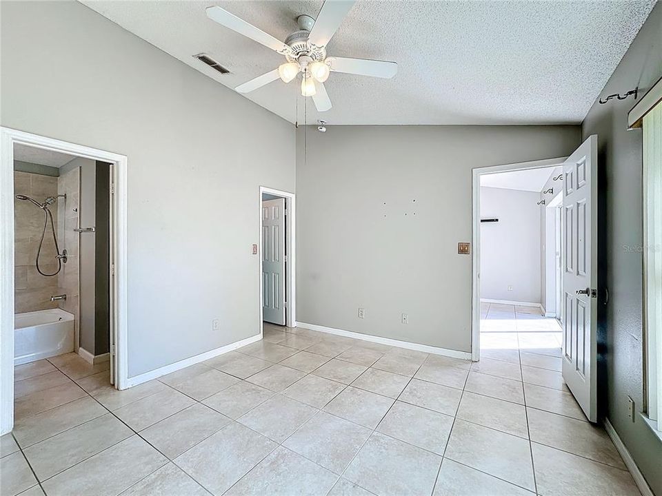 For Sale: $305,000 (3 beds, 2 baths, 1003 Square Feet)