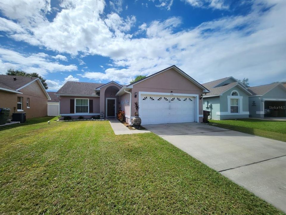 For Sale: $305,000 (3 beds, 2 baths, 1003 Square Feet)