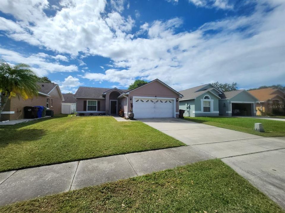 For Sale: $305,000 (3 beds, 2 baths, 1003 Square Feet)