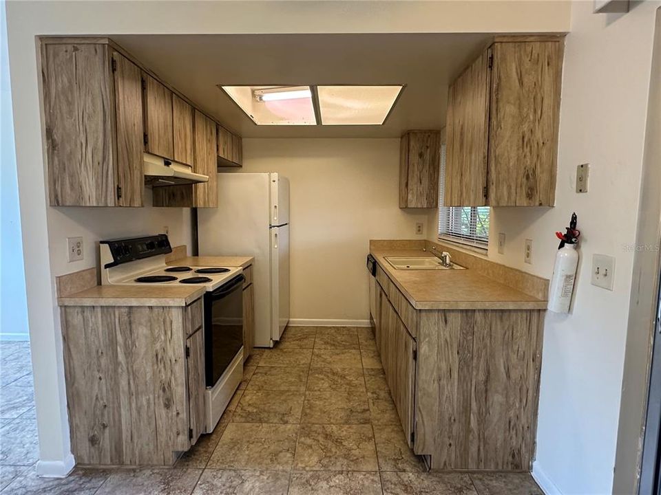 For Rent: $1,750 (3 beds, 2 baths, 988 Square Feet)