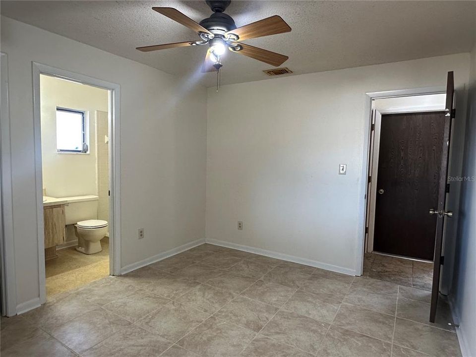 For Rent: $1,750 (3 beds, 2 baths, 988 Square Feet)