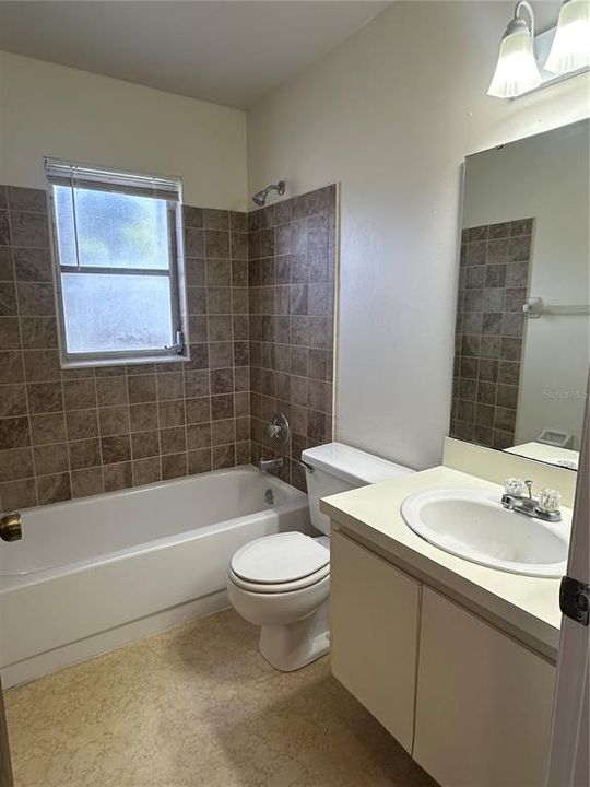 For Rent: $1,750 (3 beds, 2 baths, 988 Square Feet)