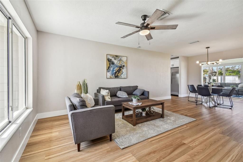 Active With Contract: $479,900 (3 beds, 2 baths, 1243 Square Feet)