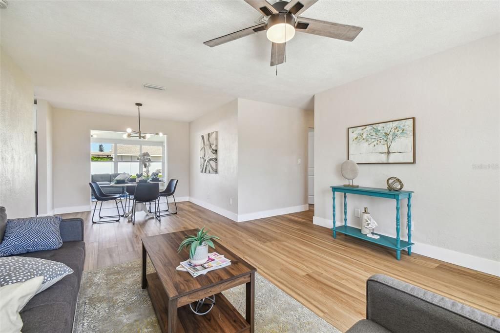 Active With Contract: $479,900 (3 beds, 2 baths, 1243 Square Feet)