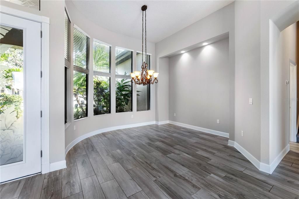 Dining Room w/Rounded Windows