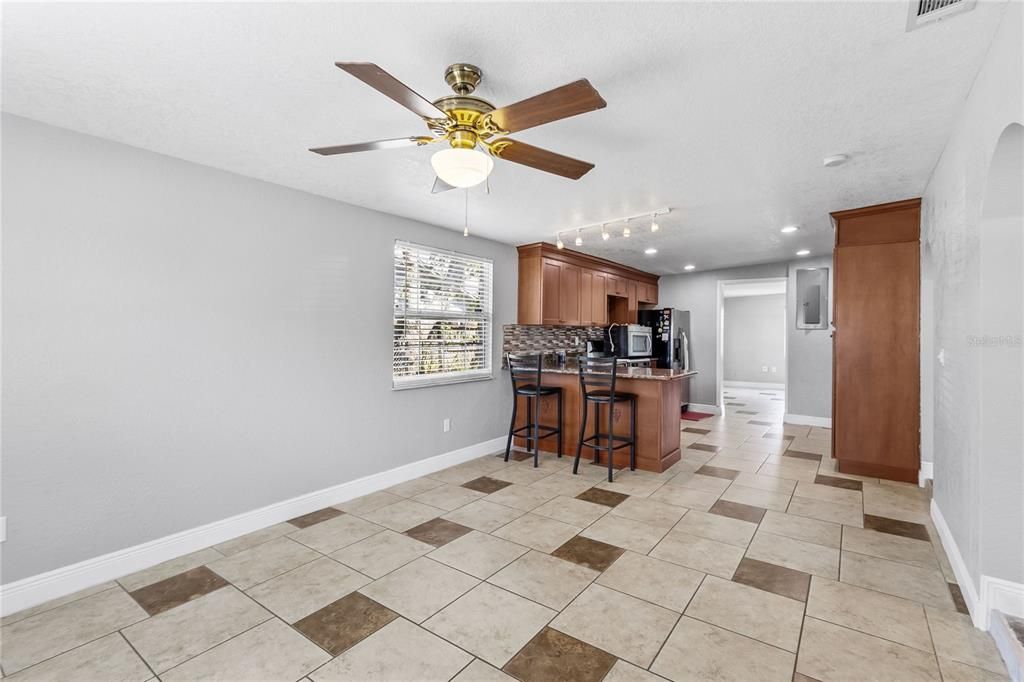 For Sale: $375,000 (3 beds, 2 baths, 1778 Square Feet)