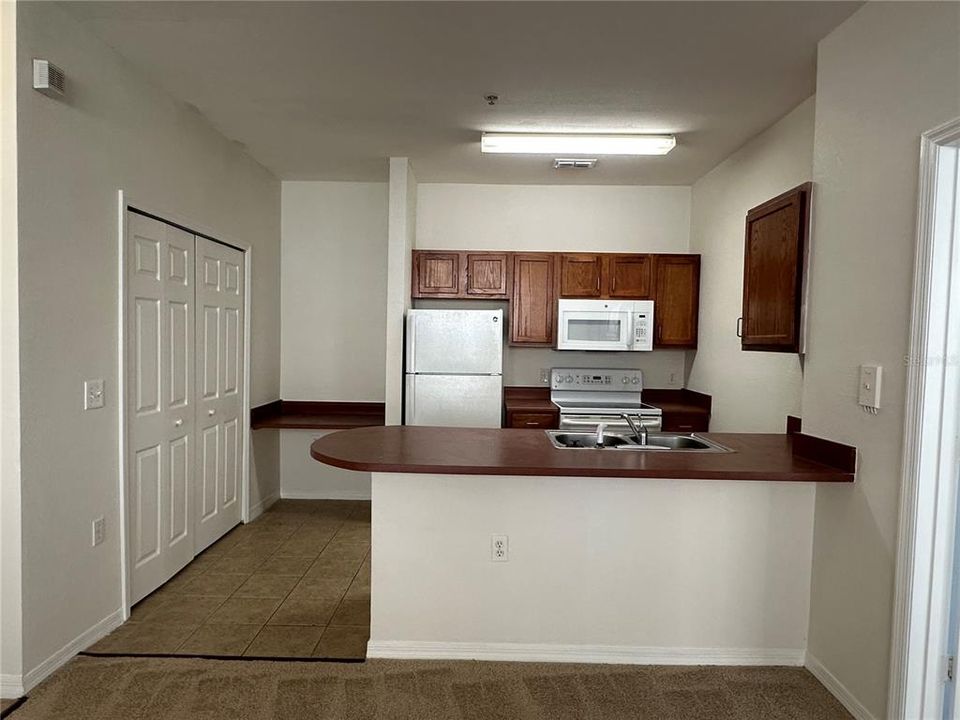 For Rent: $1,325 (1 beds, 1 baths, 615 Square Feet)