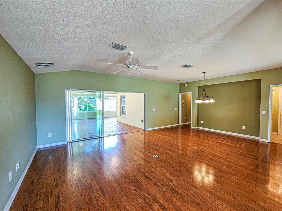 For Sale: $449,000 (2 beds, 2 baths, 1913 Square Feet)