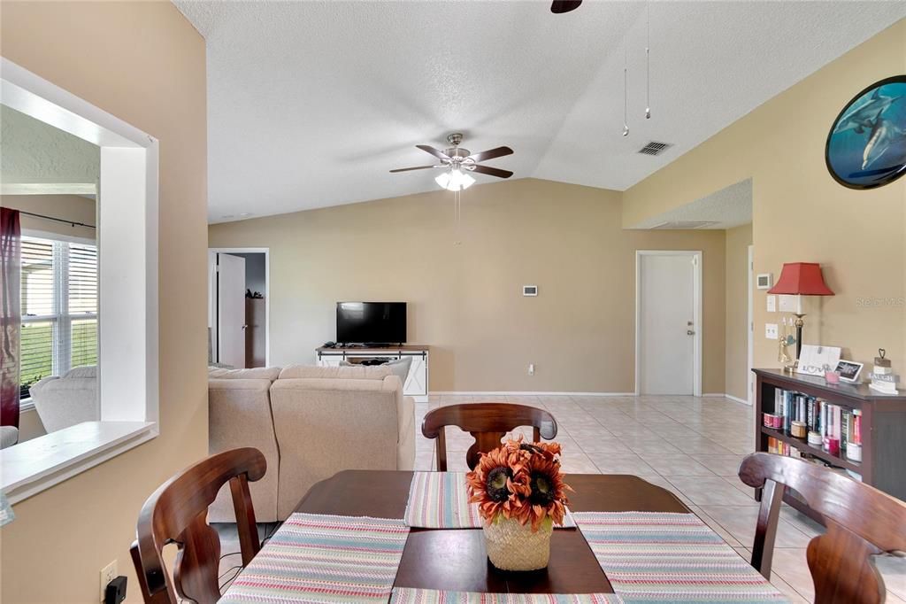 For Sale: $349,900 (2 beds, 2 baths, 1240 Square Feet)