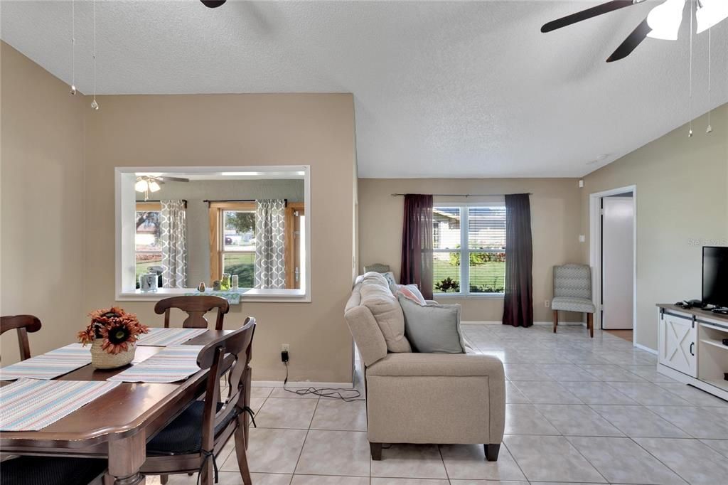 For Sale: $349,900 (2 beds, 2 baths, 1240 Square Feet)