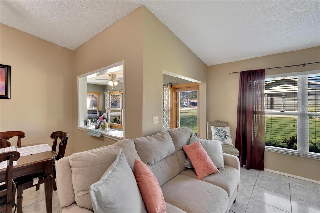 For Sale: $349,900 (2 beds, 2 baths, 1240 Square Feet)