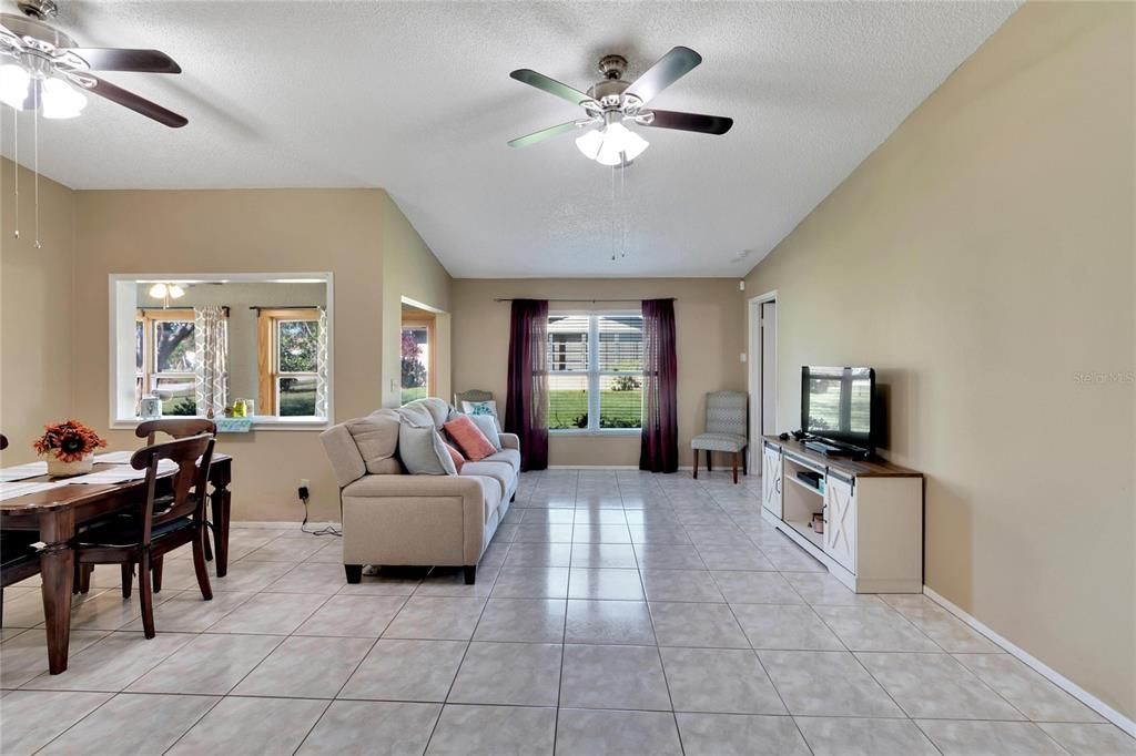 For Sale: $349,900 (2 beds, 2 baths, 1240 Square Feet)