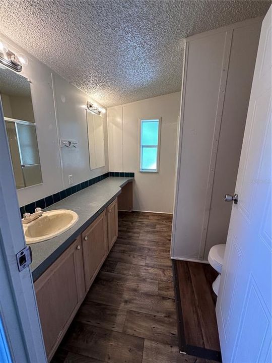 For Rent: $1,500 (3 beds, 2 baths, 1402 Square Feet)