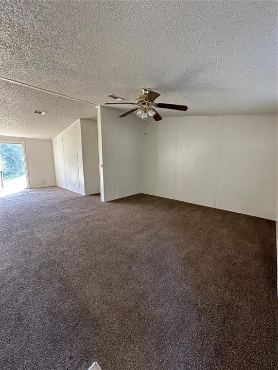 For Rent: $1,500 (3 beds, 2 baths, 1402 Square Feet)