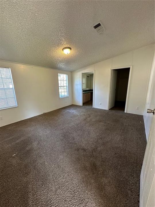 For Rent: $1,500 (3 beds, 2 baths, 1402 Square Feet)