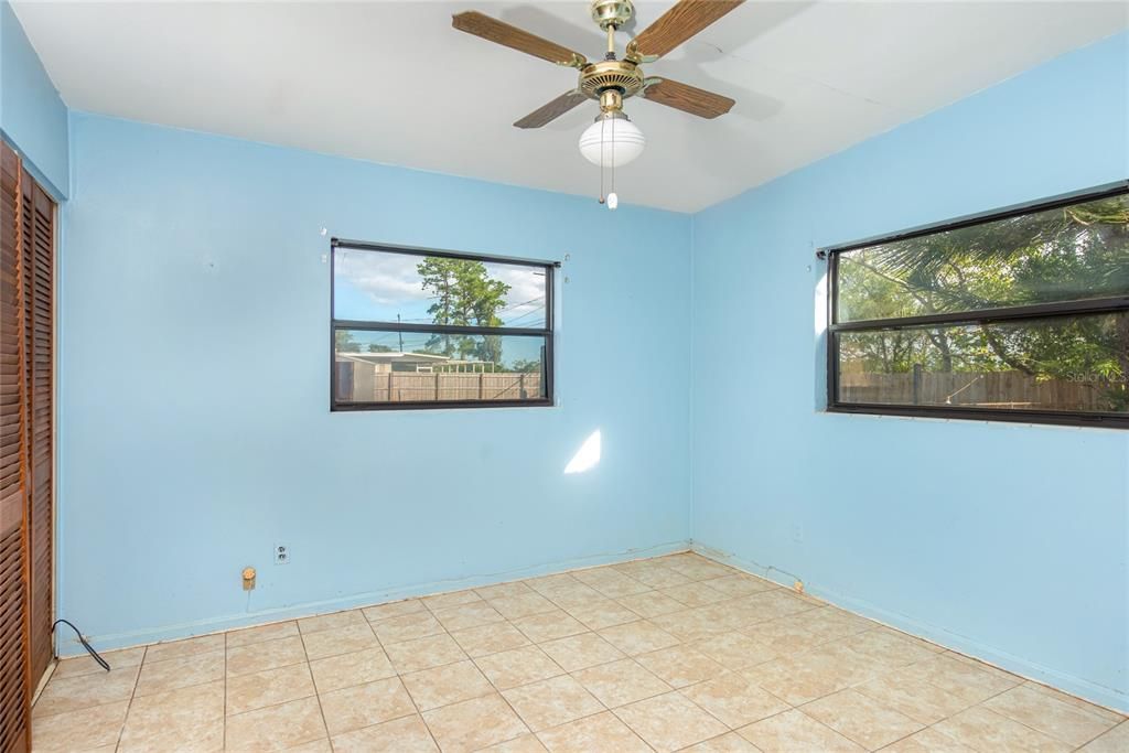 For Sale: $329,000 (4 beds, 2 baths, 1672 Square Feet)