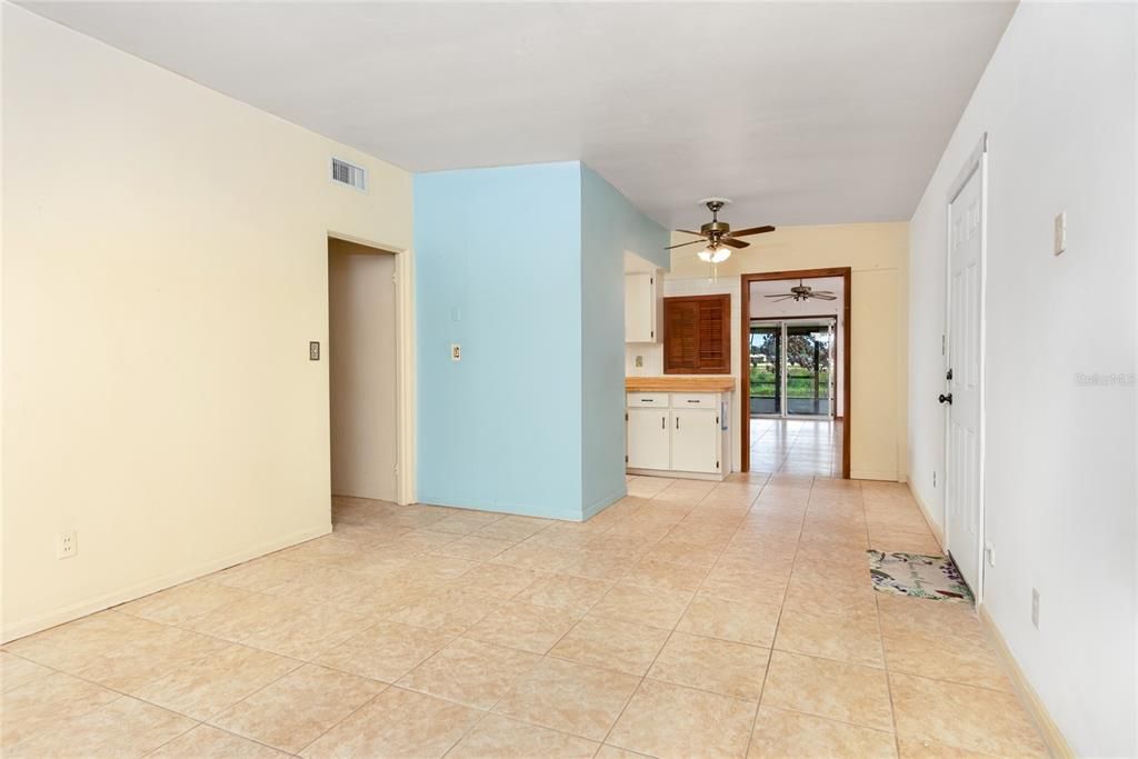 For Sale: $329,000 (4 beds, 2 baths, 1672 Square Feet)